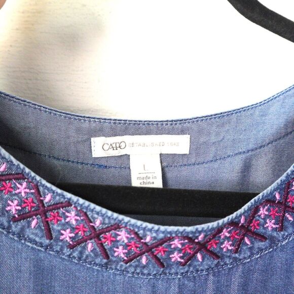 Cato Floral Embroidered Chambray Hi-Low Hem Short Sleeve Blouse Sz L EUC Summer - Picture 8 of 9